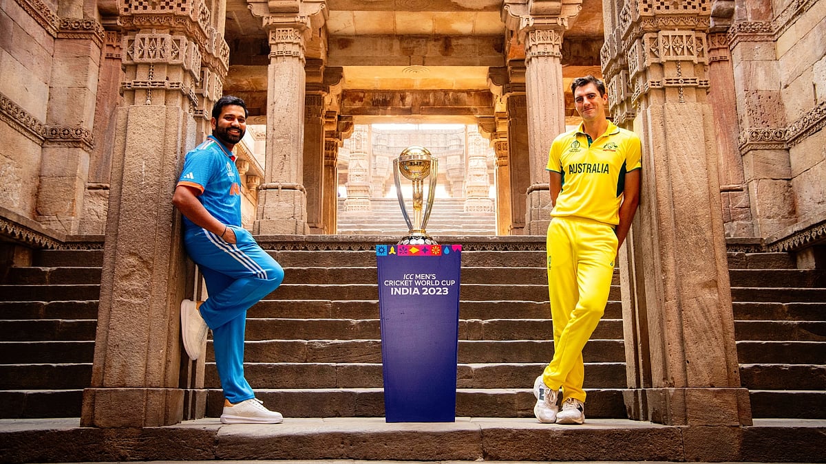 India captain Rohit Sharma and Australia captain Pat Cummins at a photocall on the eve of the World Cup final, on 18 November 2023, at the historic Adalaj stepwell near Ahmedabad (photo: Getty Images)