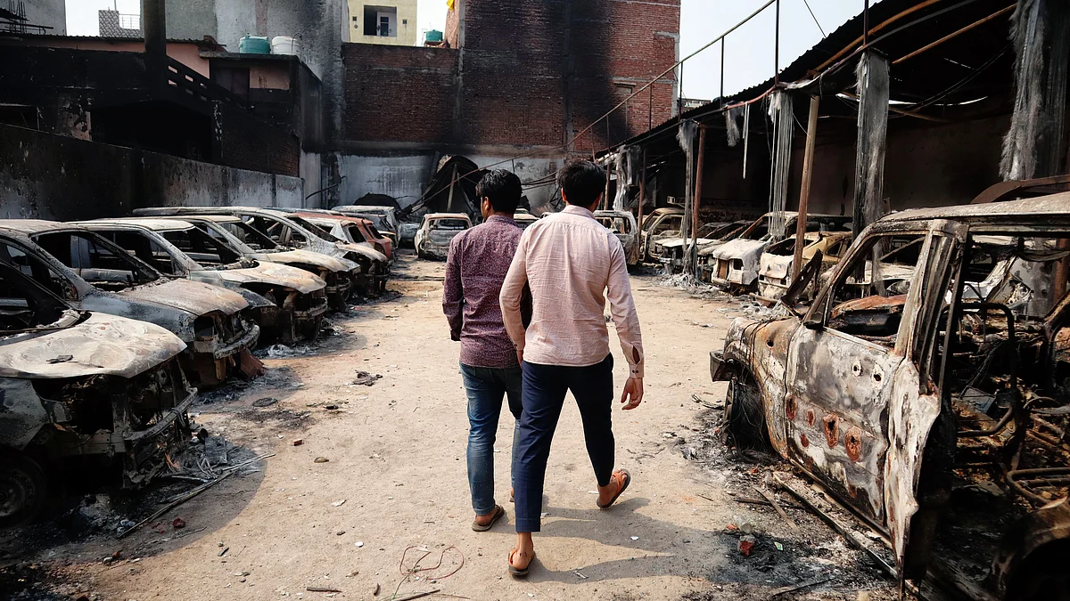 A parking space set on fire during riots in the Chandbagh area of Delhi in February 2020 (photo: Getty Images)