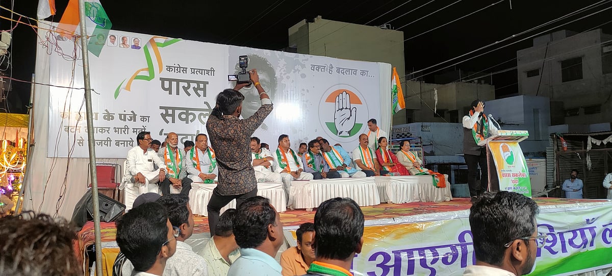 Congress candidate Paras Saklecha addresses a public gathering (photo: Kashif Kakvi/ National Herald)