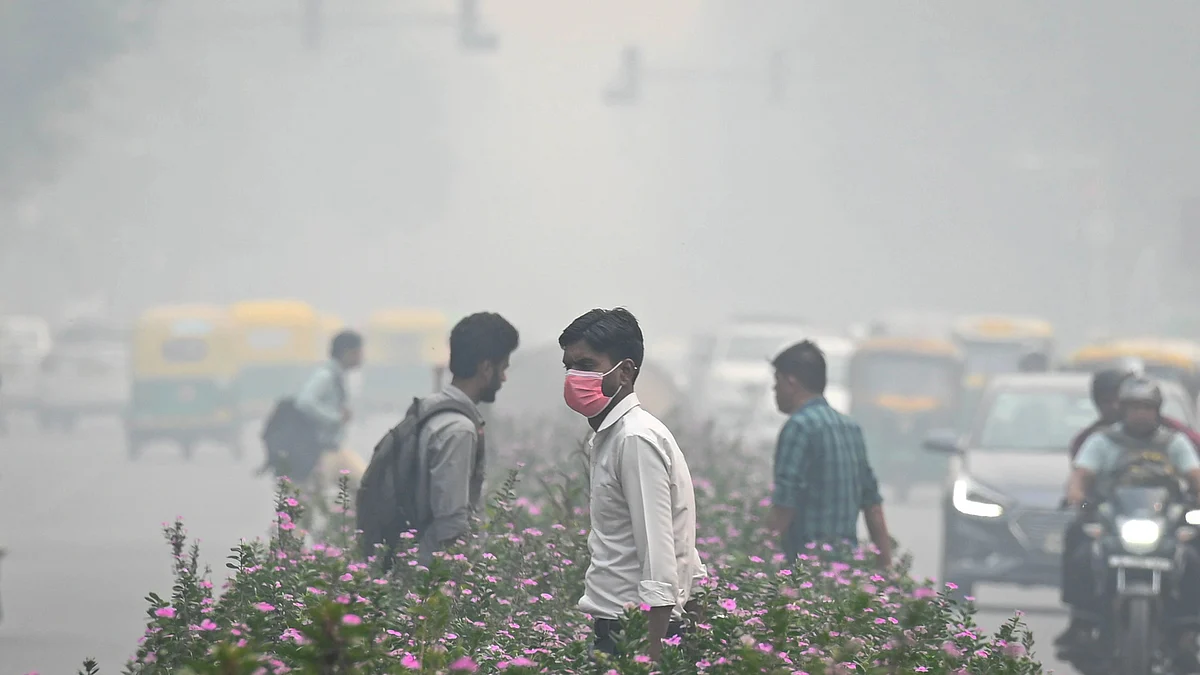 Delhi's air quality deteriorates despite initial improvements due to firecracker ban breaches and stubble burning (Photo: Sanchit Khanna/Hindustan Times via Getty Images)