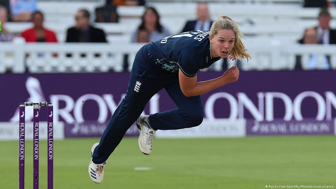 The quickest bowlers in women's international cricket bowl at about 130 kmph (photo: DW)