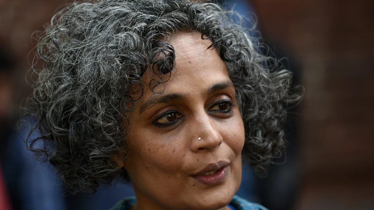 Writer and activist Arundhati Roy during a protest march by JNU students to demand the release of Umar Khalid and Anirban Bhattacharya on 15 March 2016 in New Delhi (photo: Vipin Kumar/Hindustan Times via Getty Images)