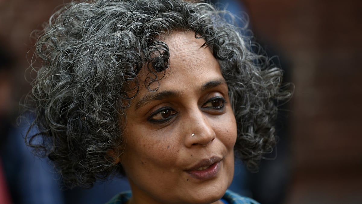 Writer and activist Arundhati Roy during a protest march by JNU students to demand the release of Umar Khalid and Anirban Bhattacharya on 15 March 2016 in New Delhi (photo: Vipin Kumar/Hindustan Times via Getty Images)