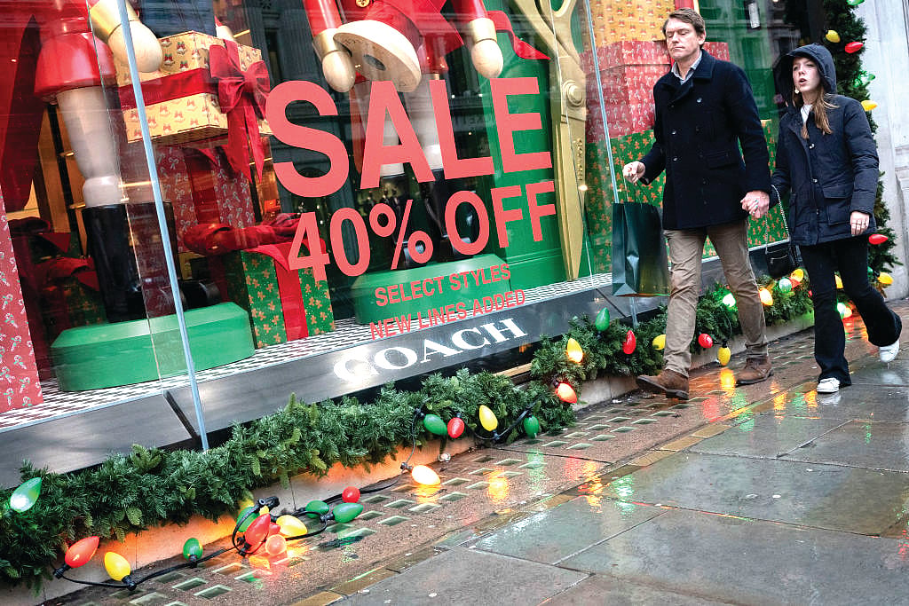 There has been a 96% increase in the sale of outdoor decorations in London. (photo: Richard Baker)