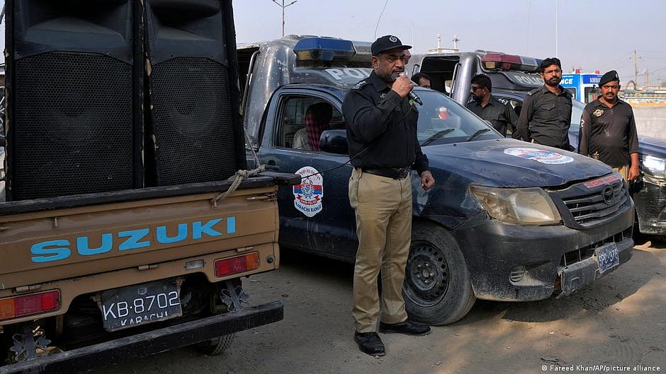 Pakistan: Police detain Afghans as deadline expires