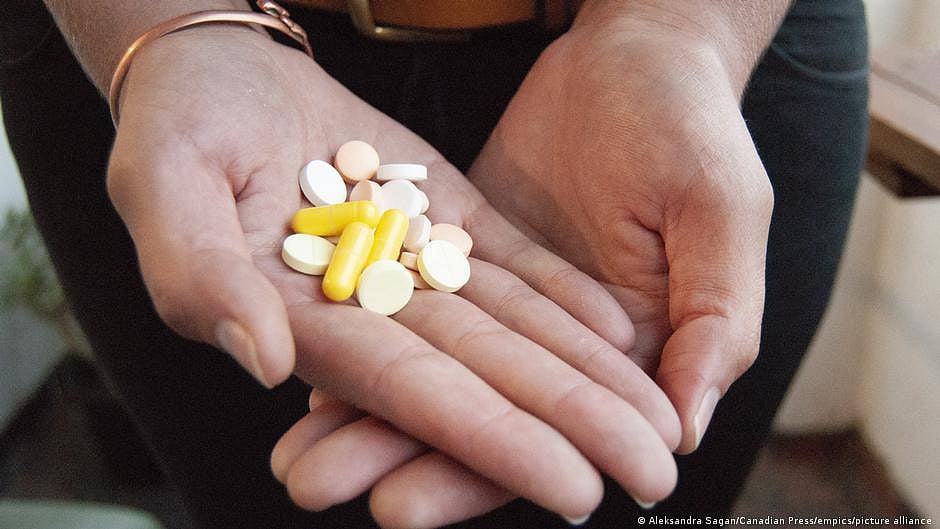 Representative image of antibiotics held in hand (Photo: DW)