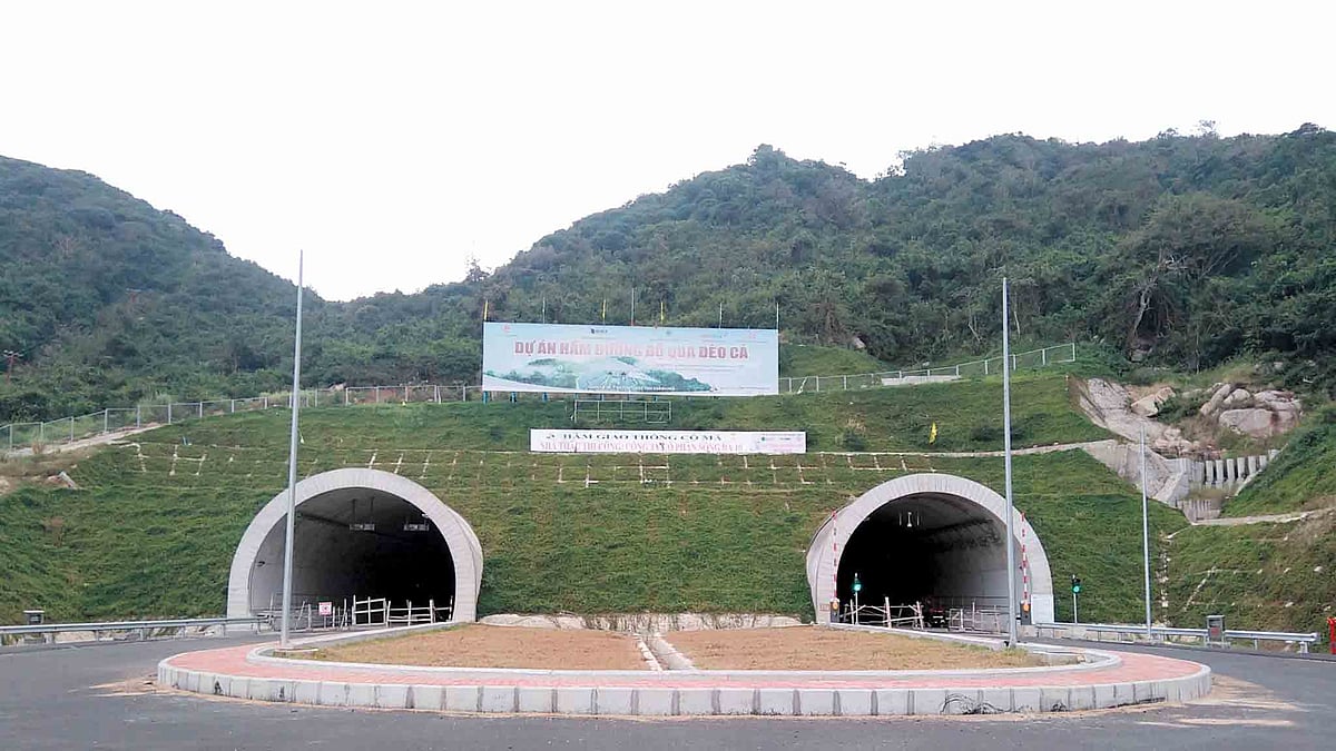 Twin tube tunnels are easier to construct in unstable rocks and safer in case of a mishap (photo courtesy: @trains_are_best/ X)