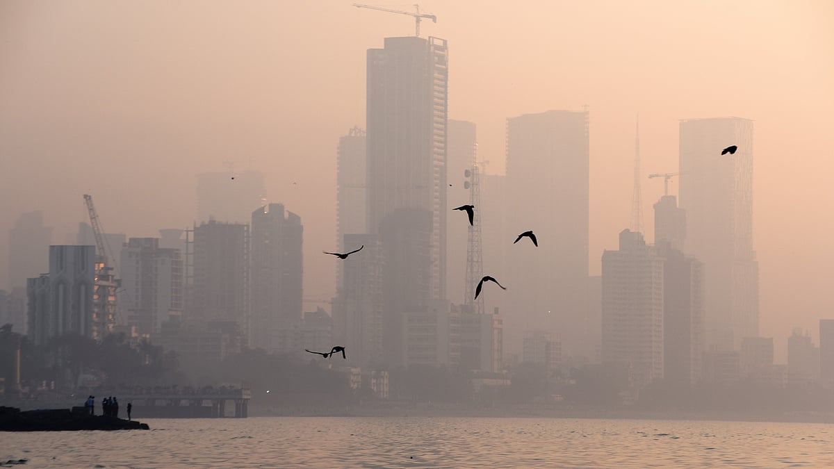 Highrise buildings seen through a dense smog in Mumbai (photo: Getty Images)