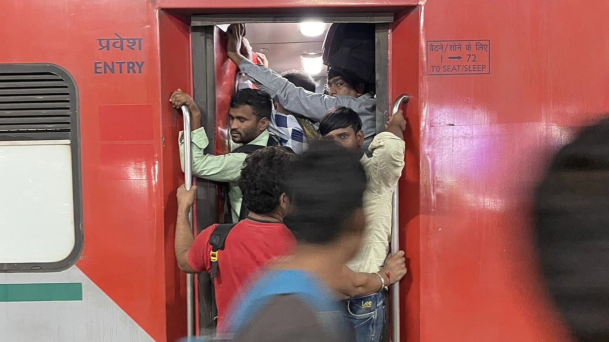 Huge rush at railway stations, passengers refute Railways claims, share videos