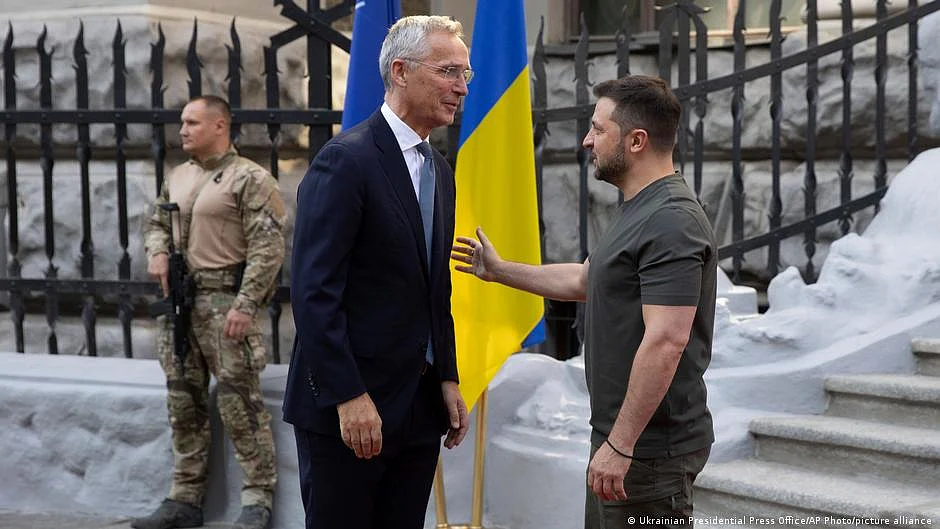 NATO chief Jens Stoltenberg says it will be up to Ukraine to decide when to hold talks with Russia. (photo: DW)