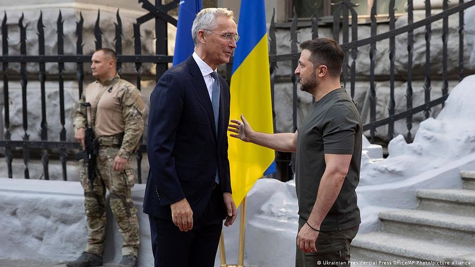 NATO chief Jens Stoltenberg says it will be up to Ukraine to decide when to hold talks with Russia. (photo: DW)