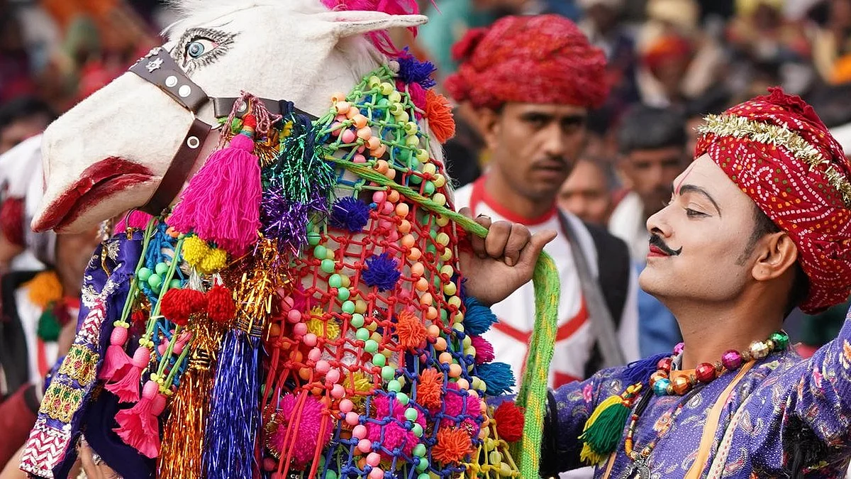 With colorful costumes, dances and competitions, the camel fair in Pushkar delights thousands of visitors (photo: DW)
