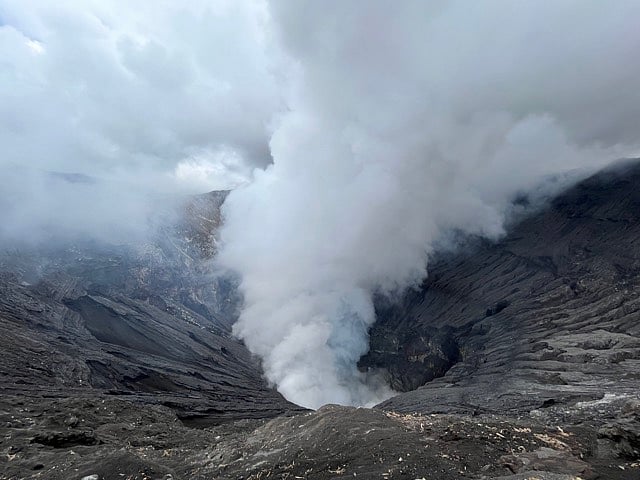 Inside the steaming belly of Mt Bromo (photo courtesy Timira)