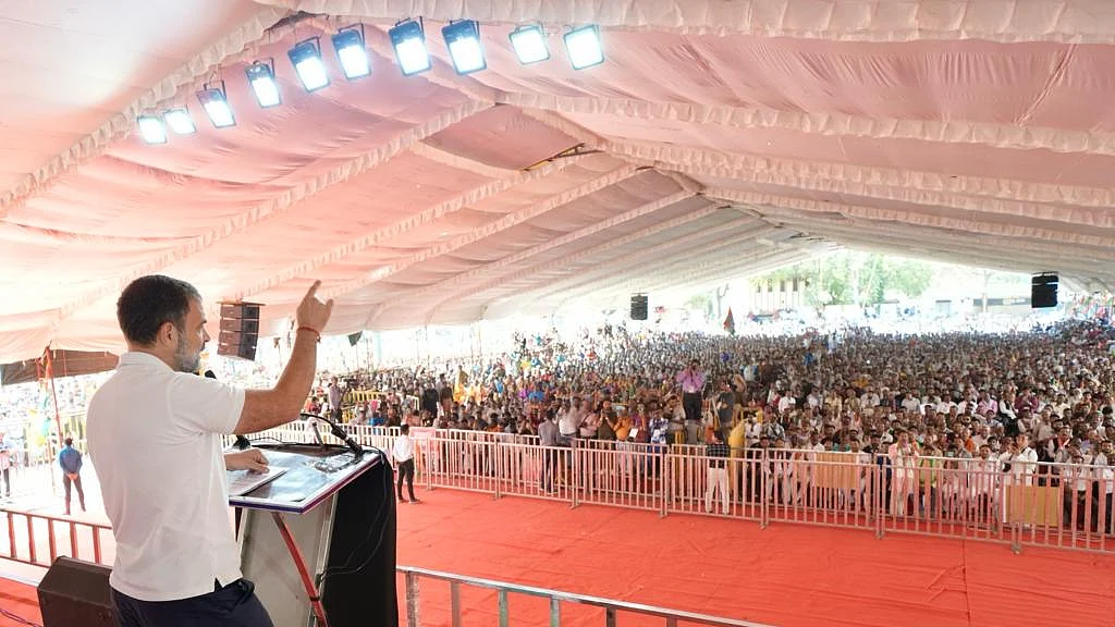 Rahul Gandhi addressing a public rally in Madhya Pradesh (photo: @INCMP/Twitter)