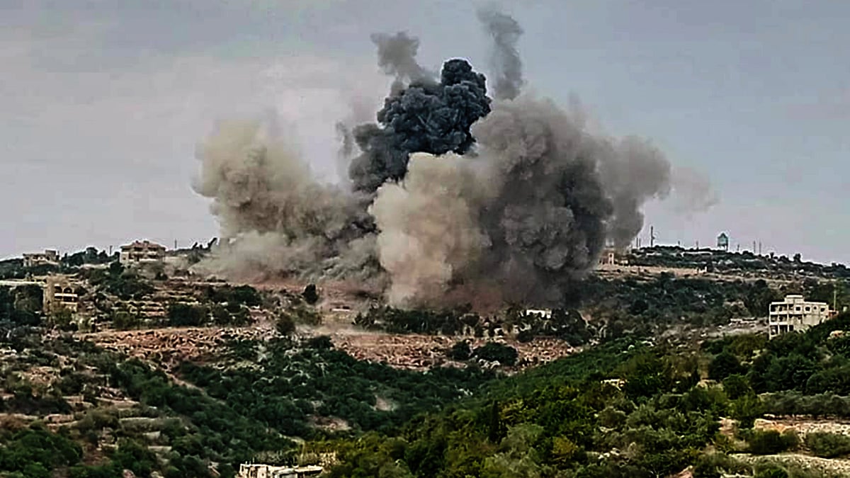 Thick smoke billows from an Israeli rocket attack on the outskirts of the Lebanese village of Dahira (photo: Getty Images)