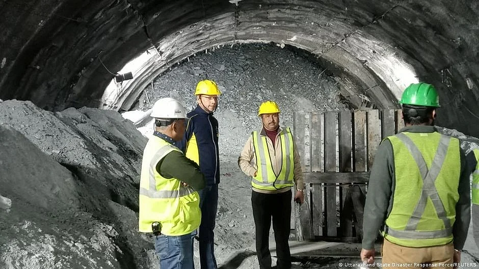  An 800 mm diameter steel pipe passage was created through the tunnel rubble to rescue the 41 workers trapped for 12 days (photo: National Herald archives)