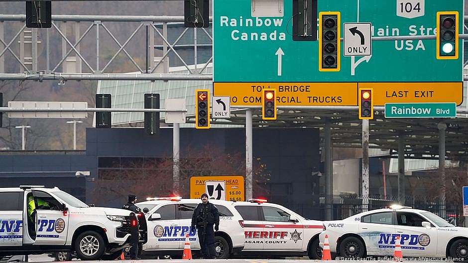 US-Canada bridge blast: 'No indication of terrorism'
