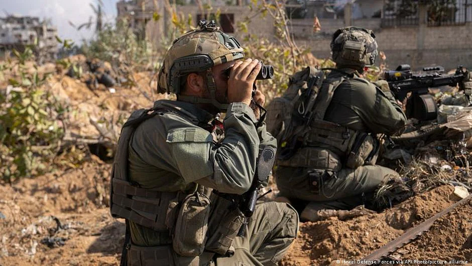 Israeli forces face urban warfare challenges as they encircle Gaza City. (photo: DW)