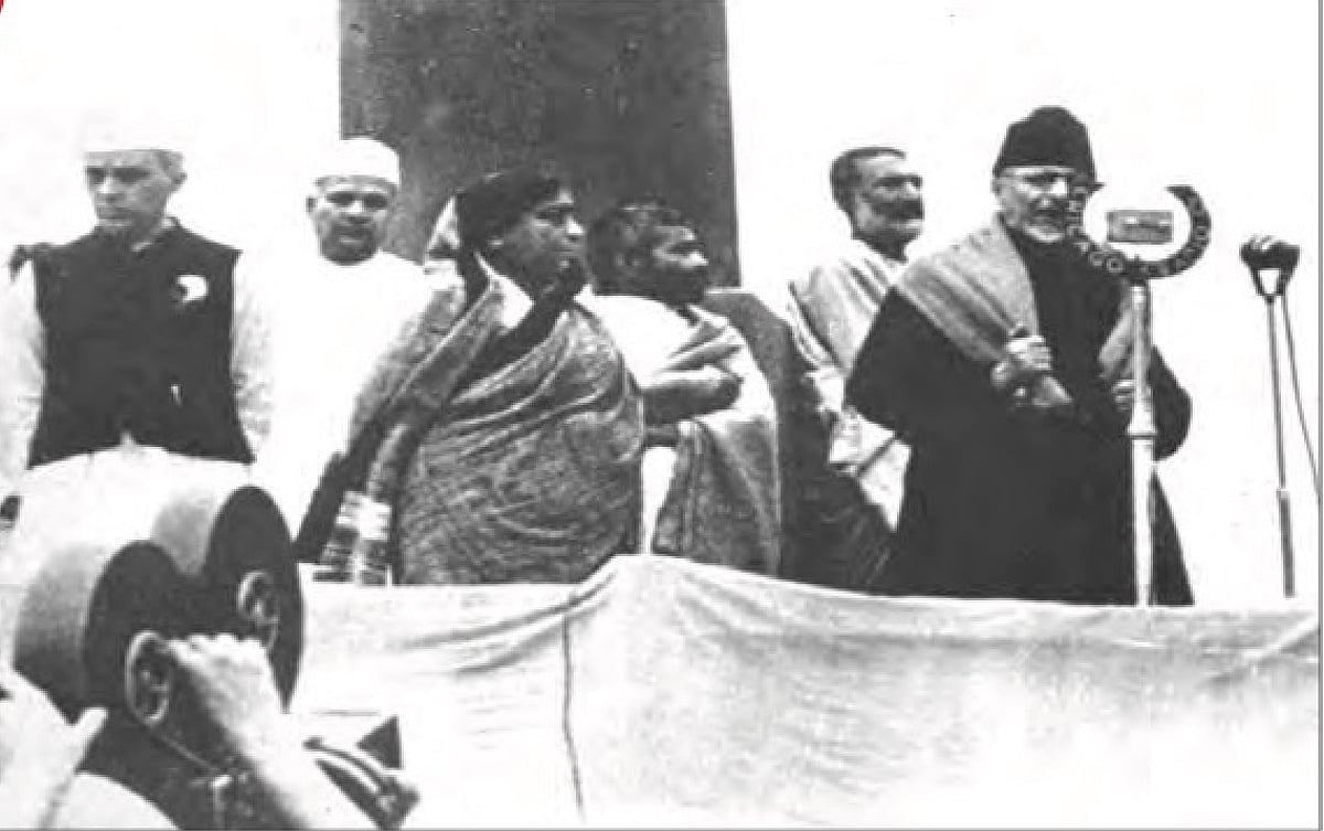 1940: At the historic Congress session in Ramgarh (in present-day Jharkhand), Maulana Abul Kalam Azad (right) is seen speaking at the mic, while other Congress leaders, men and women, stand behind him on the dais (photo: National Herald archives) 