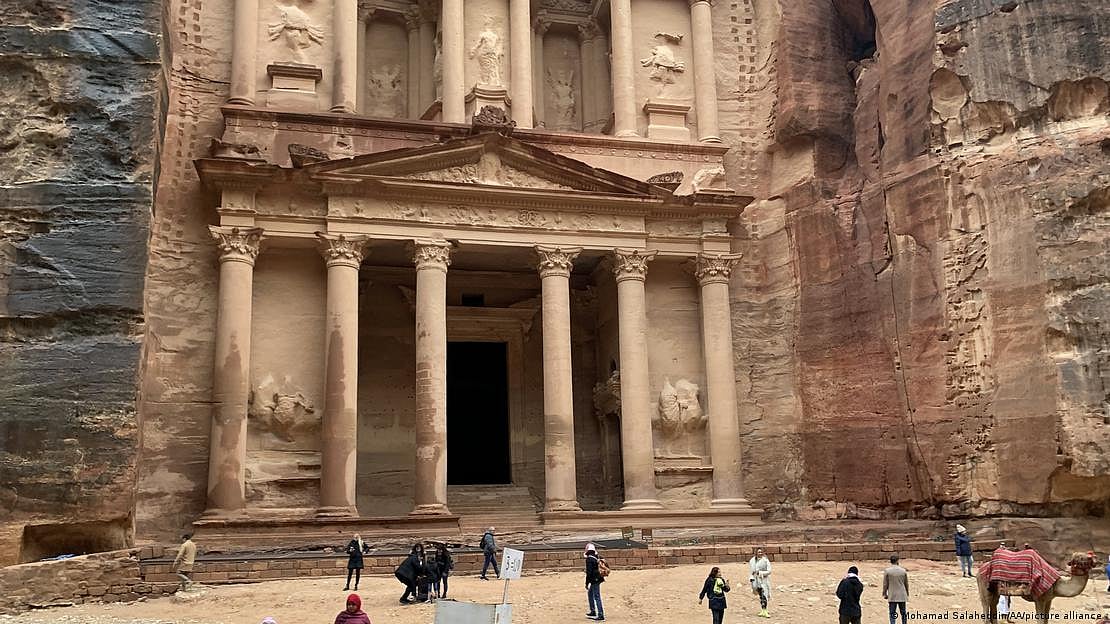 In 2022, over 900,000 people visited Petra, most of them non-Arabs (photo: DW)