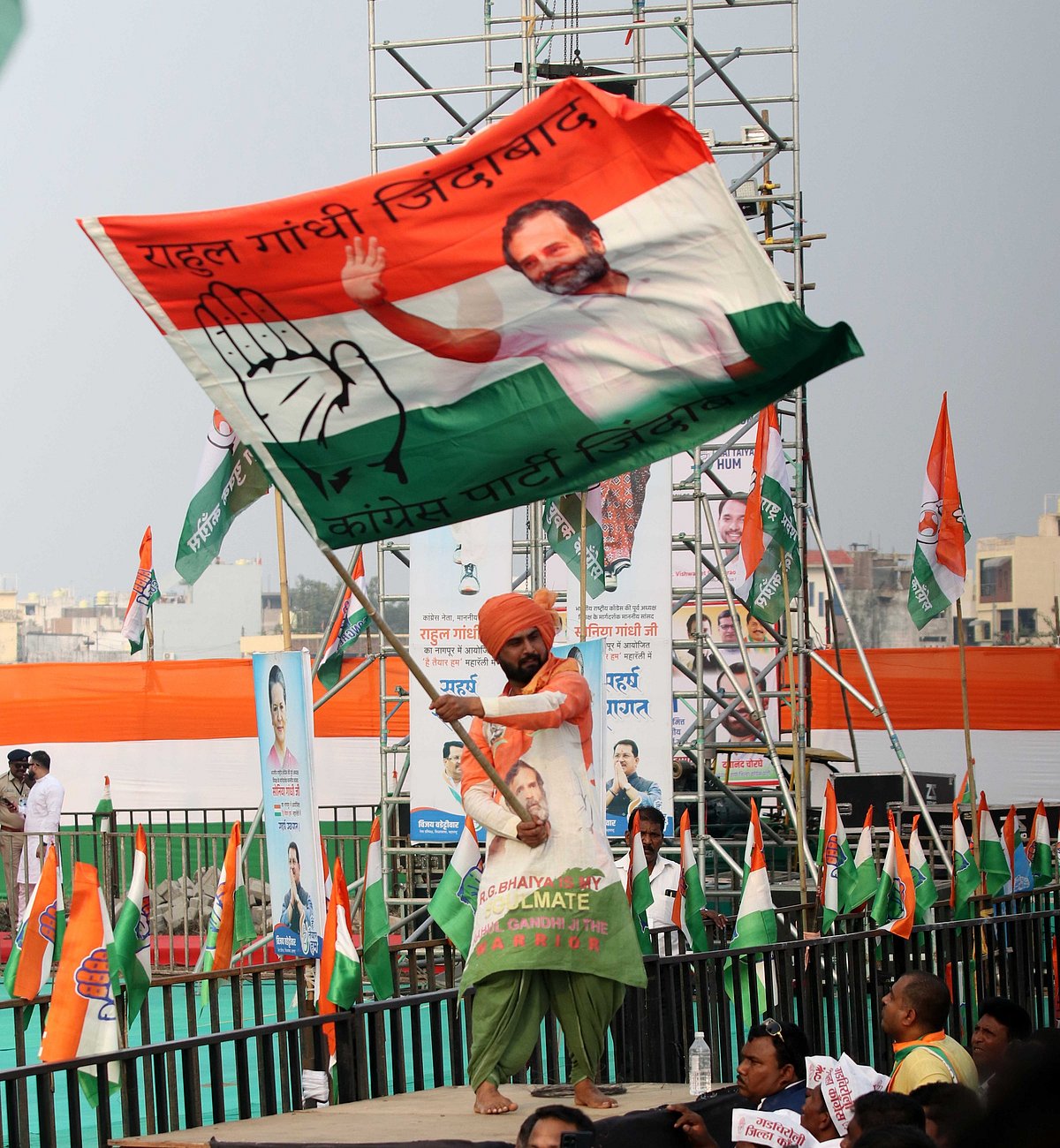 A Sikh party worker waves a tricolour banner featuring the Congress' open palm symbol and an image of a waving Rahul Gandhi, with the slogan 'Rahul Gandhi zindabad, Congress Party zindabad' (photo: Sunny Shende)