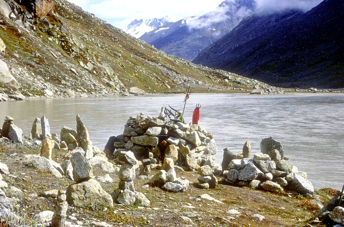 The sacred 'jognis' on the shores of Mantalai lake