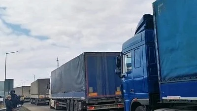 Poland plans to request the European Commission to reintroduce restrictions on Ukrainian trucks at its borders due to a month-long protest by Polish drivers. (photo: IANS)