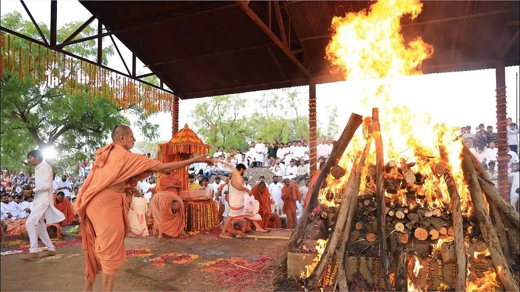 A traditional Hindu funeral pyre (photo: 99pandit.com)