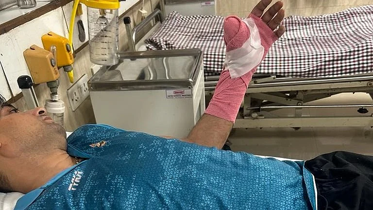 Pushpender Kumar in hospital (photo: National Herald) 