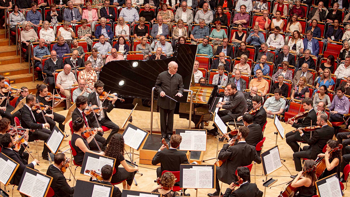 Palestinian activist Ali Abu Awwad, Jewish pianist Daniel Barenboim for Indira Gandhi peace prizes
