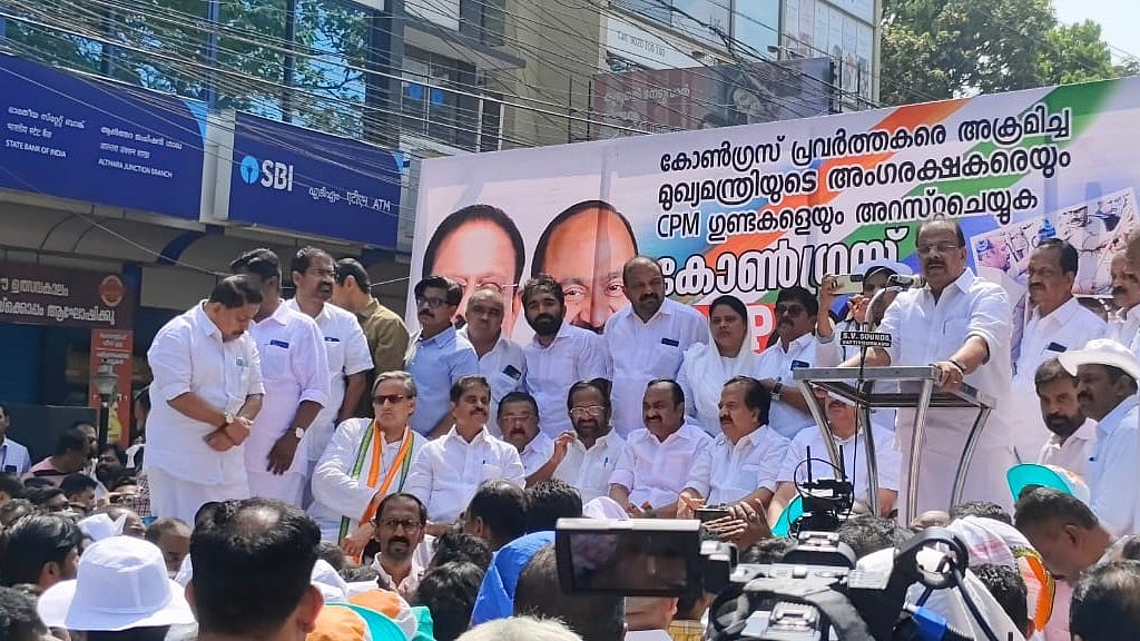 Kerala: Congress leaders protesting police violence hit by tear gas, water cannons