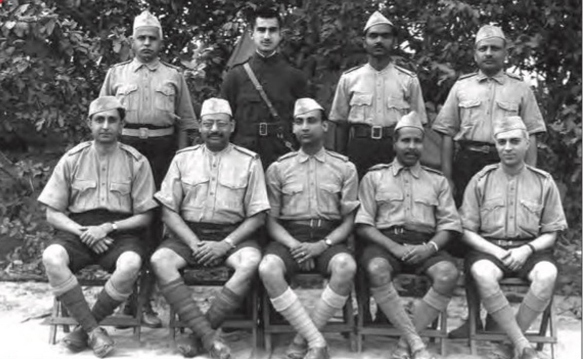 1923: The Hindustan Seva Mandal is set up, with Jawaharlal Nehru (seated, far right) as its first president. This would later become incorporated into the Congress party as the Congress Seva Dal (photo: National Herald archives)