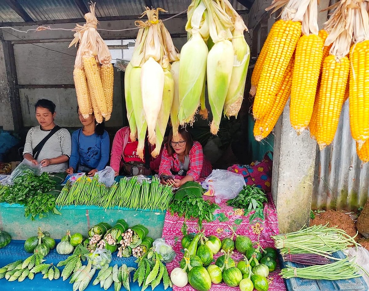 Roadside market in Sumsuih, Mizoram (photo: MizoramInsta/FB) 