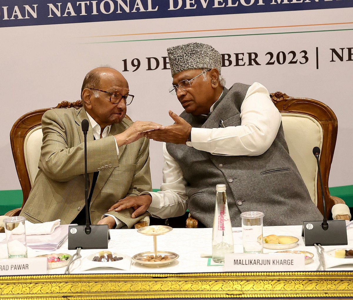 NCP supremo Sharad Pawar (left) and Mallikarjun Kharge share an animated discussion, grasping each other by the hands during the meeting (photo courtesy Indian National Congress)
