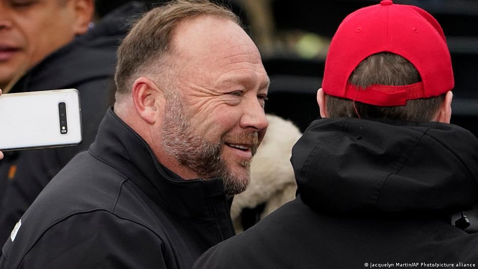 Jones attended the "Save America Rally" on January 6, 2021 prior to the storming of the US Capitol. (photo: DW)