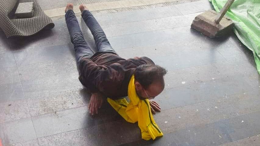 Prostrating in front of the assembly in Bhopal (photo: National Herald)