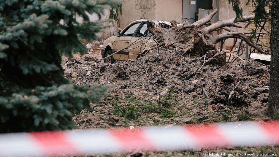 Ukraine updates: Russia fires biggest missile salvo in weeks