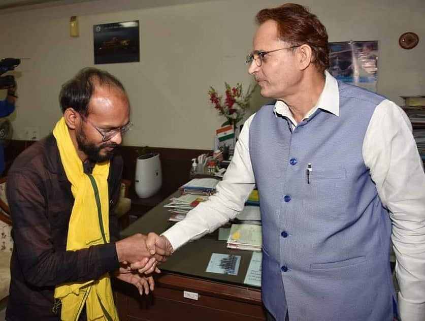 Meeting assembly principal secretary AP Singh (photo: National Herald)