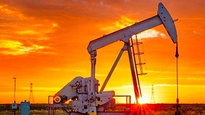 In a first, UN climate talks address need to stop burning fossil fuels: negotiators