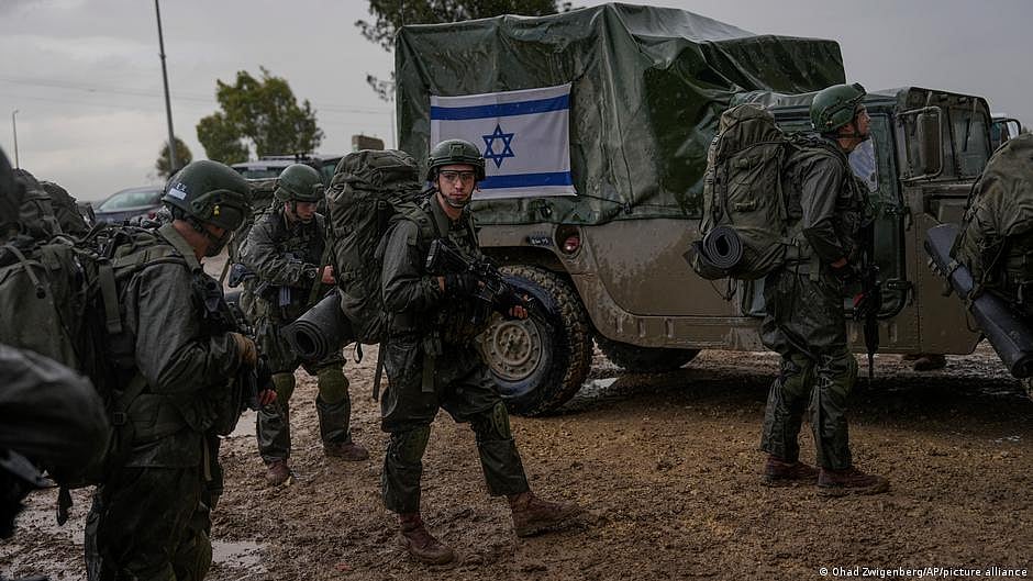 The Israeli military announced that ground forces have encircled the southern Gaza city of Khan Younis (photo: DW)