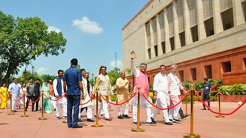File photo of MPs entering the new Parliament building (photo: IANS) 