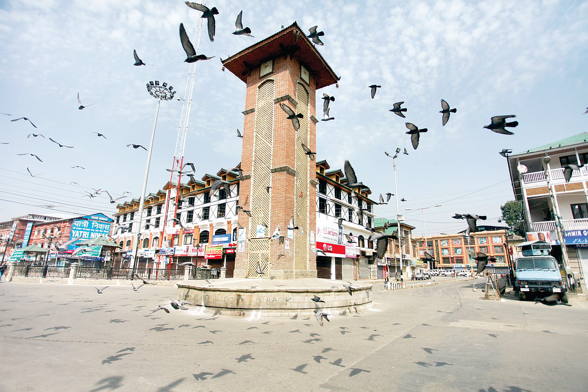 A deserted Lal Chowk, Srinagar (Photo: getty)