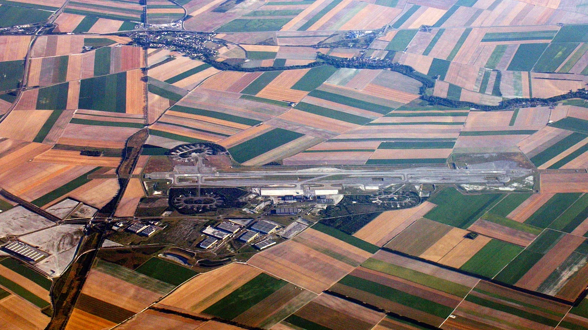 Aerial view of Vatry airport in France (photo: Wikimedia Commons)