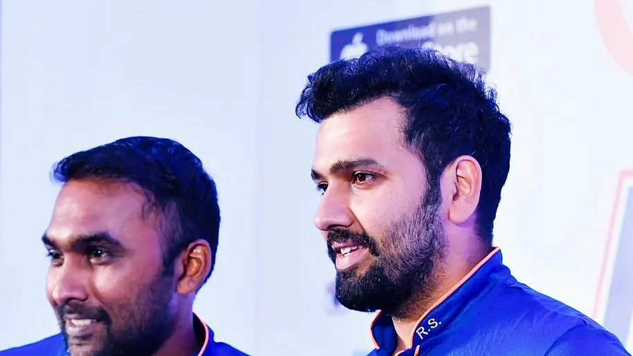 Rohit Sharma (right) with Mahela Jayawardene (photo courtesy: Mumbai Indians)