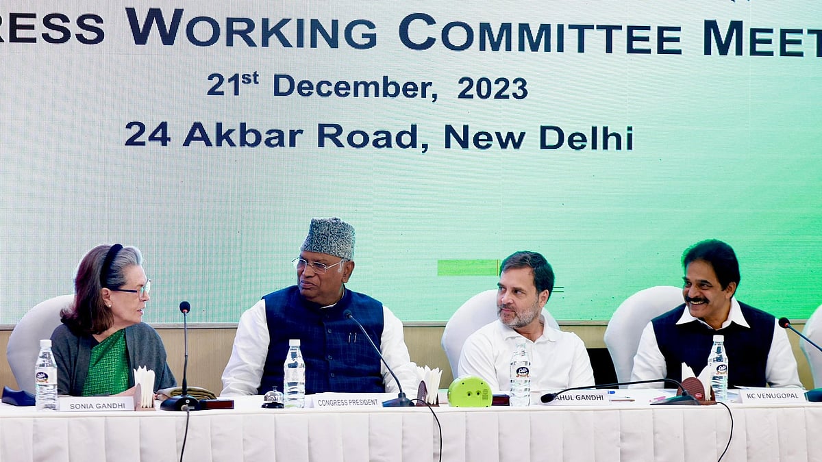 Five-member National Alliance Committee to facilitate seat sharing: Kharge at CWC meet
