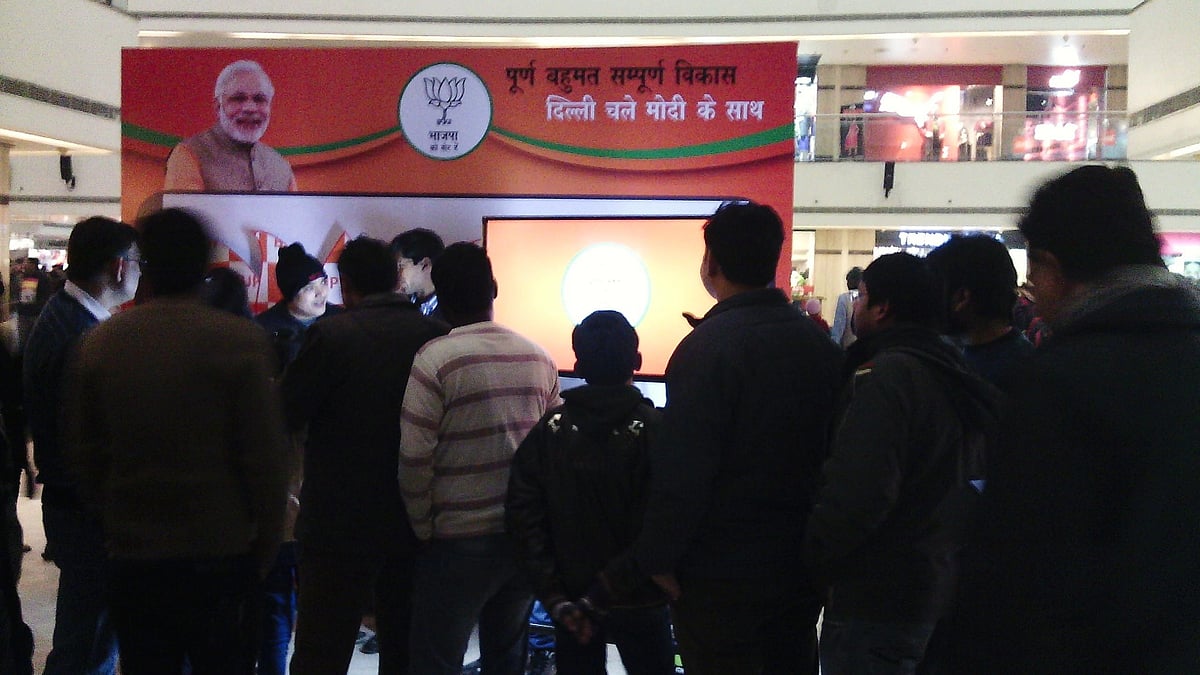 All selfie points needed to be geo-tagged and a dedicated app was proposed to enable people to upload the selfies (photo: @SELFIEwithMODI/X)