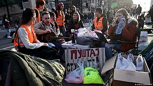 Serbian students block roads to protest Vucic party victory