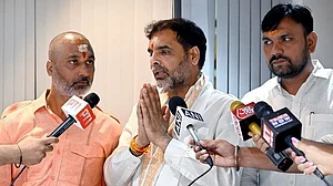 Who exactly is running the affairs of wrestling in India?