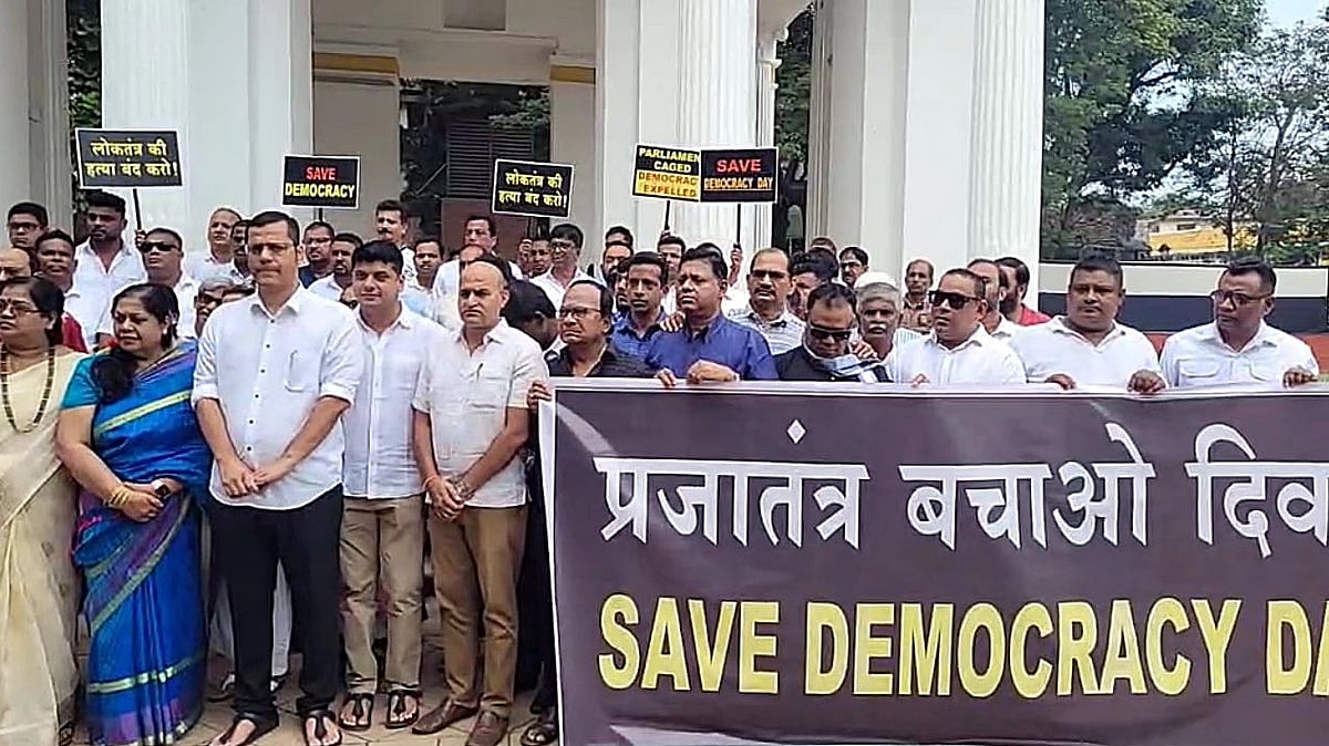 Oppn in Goa protests against suspension of MPs