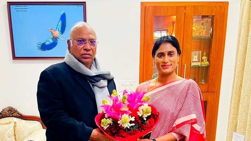 YS Sharmila with Mallikarjun Kharge (photo: @realyssharmila/X)
